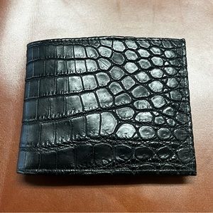 Mens black alligator leather wallet.